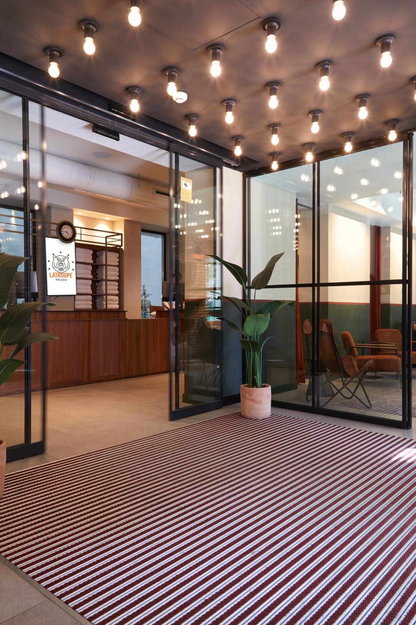 Latroupe Prado Hostel Madrid Kültér fotó